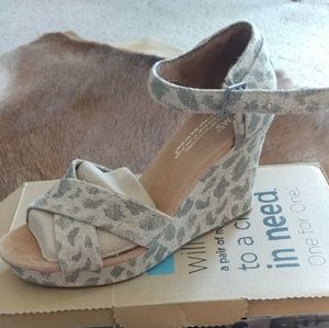 Toms 🐆 Leopard Strappy Wedges - BRAND NEW